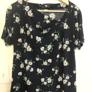 Banana Republic Navy Floral Short Sleeve Blouse- Size Small